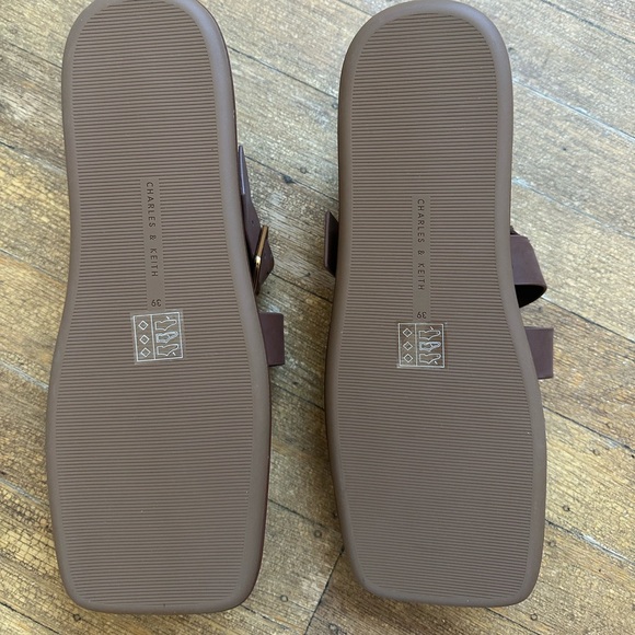 🐿️ Charles & Keith Brown Fisherman Sandals 🐿️ - Picture 8 of 9